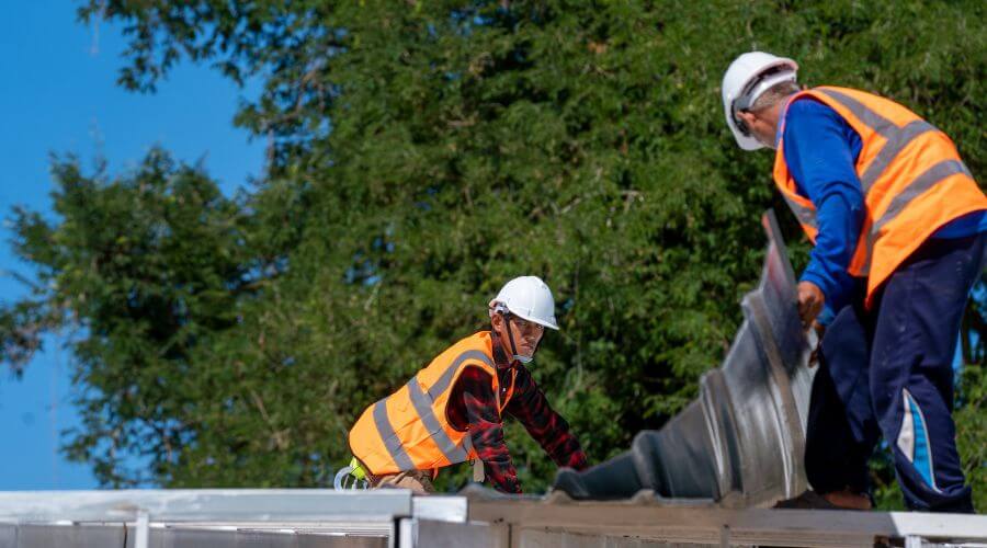 Professional gutter cleaning in North Freedom, WI